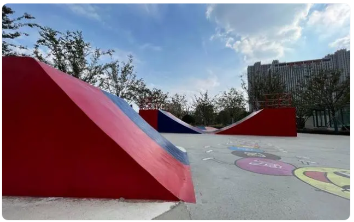 滑板場地因設計建設施工不專業_一滑板場受到閑置！