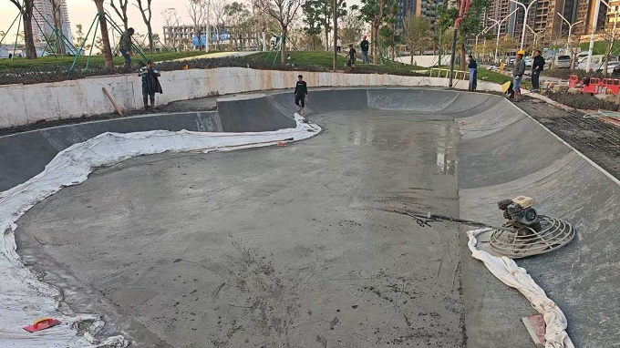 滑板場建設現(xiàn)場 滑板場建設現(xiàn)場